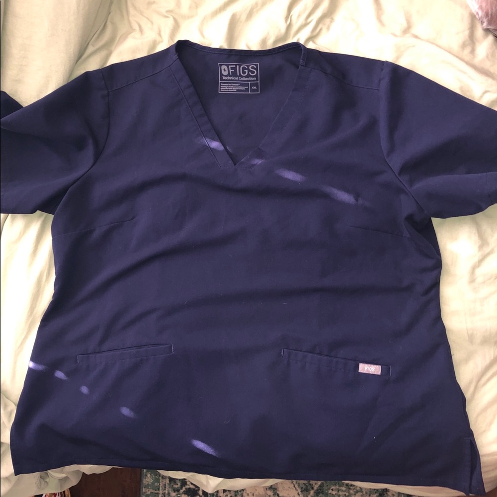 Figs scrub top and bottom